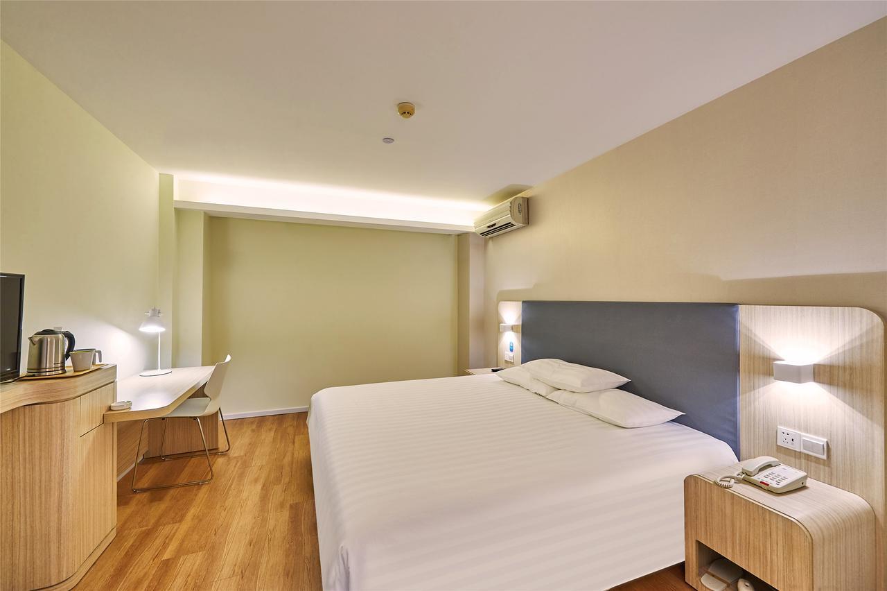 Hanting Hotel Qingdao Zhanqiao Railway Station Exterior photo
